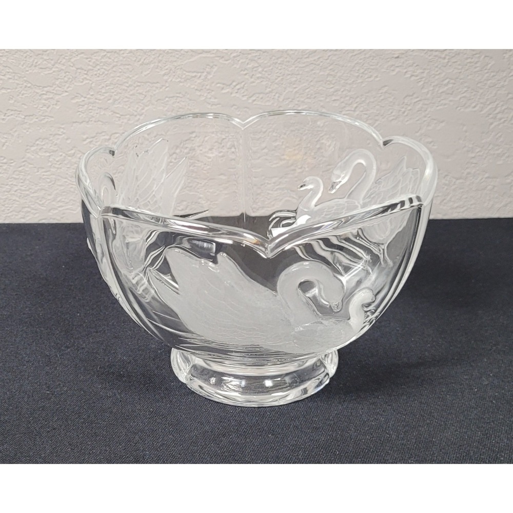 Vintage 1980s Teleflora 24% Lead Crystal Frosted Swan Bowl